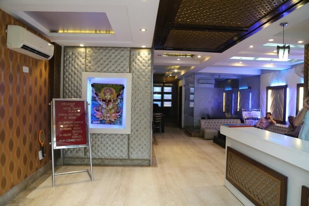 Hotel Grand Plaza Нью-Дели Экстерьер фото