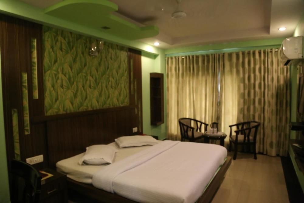 Hotel Grand Plaza Нью-Дели Экстерьер фото