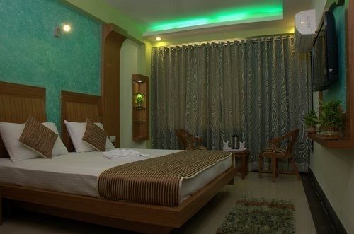 Hotel Grand Plaza Нью-Дели Экстерьер фото