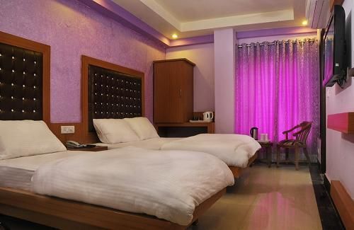 Hotel Grand Plaza Нью-Дели Экстерьер фото
