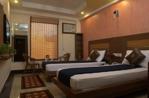 Hotel Grand Plaza Нью-Дели Экстерьер фото