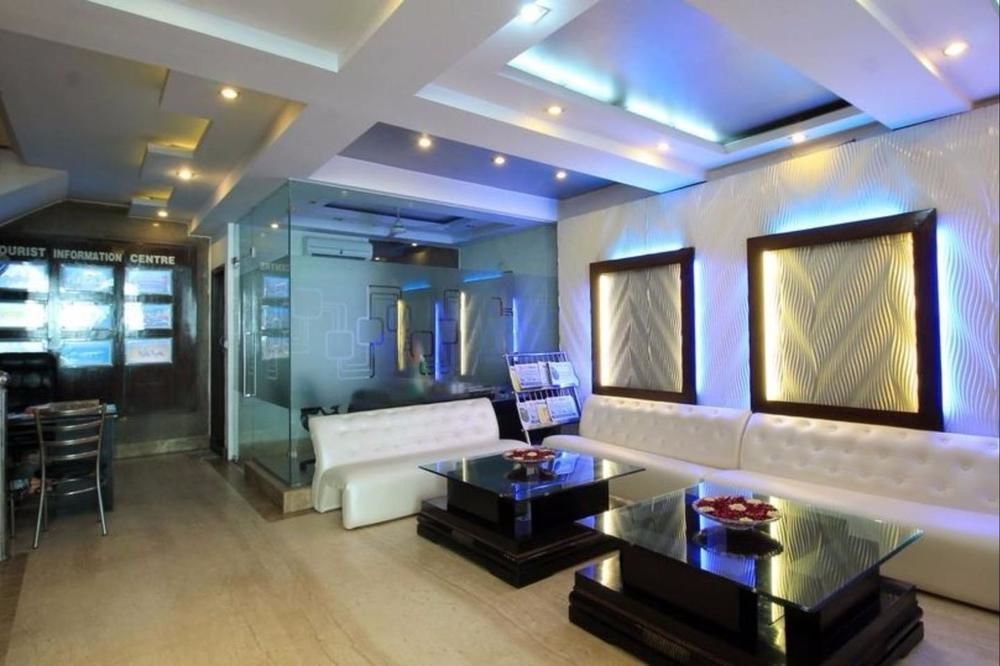 Hotel Grand Plaza Нью-Дели Экстерьер фото